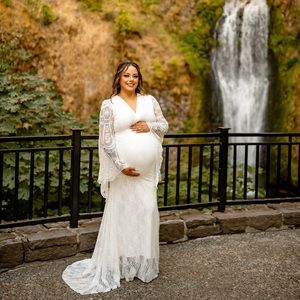 White maternity dress size L, very stretchy material